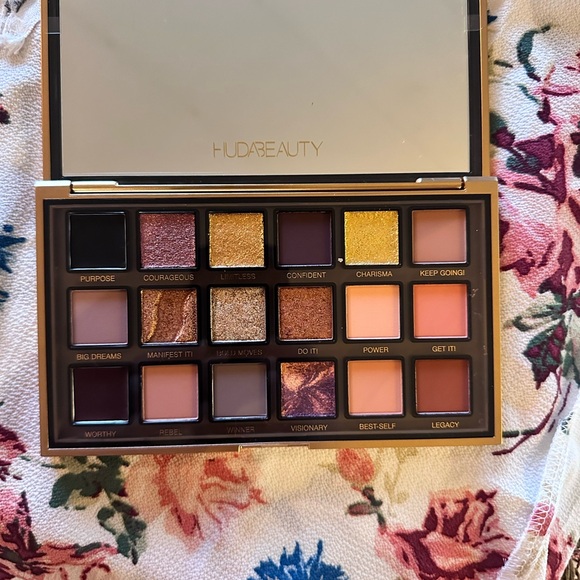 ⚡️Huda Beauty Empowered ⚡️ - Picture 4 of 6